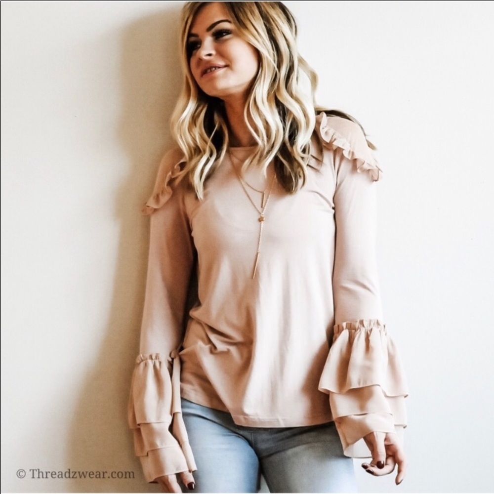 🌸Beautiful Ruffle top sz M - Picture 4 of 5